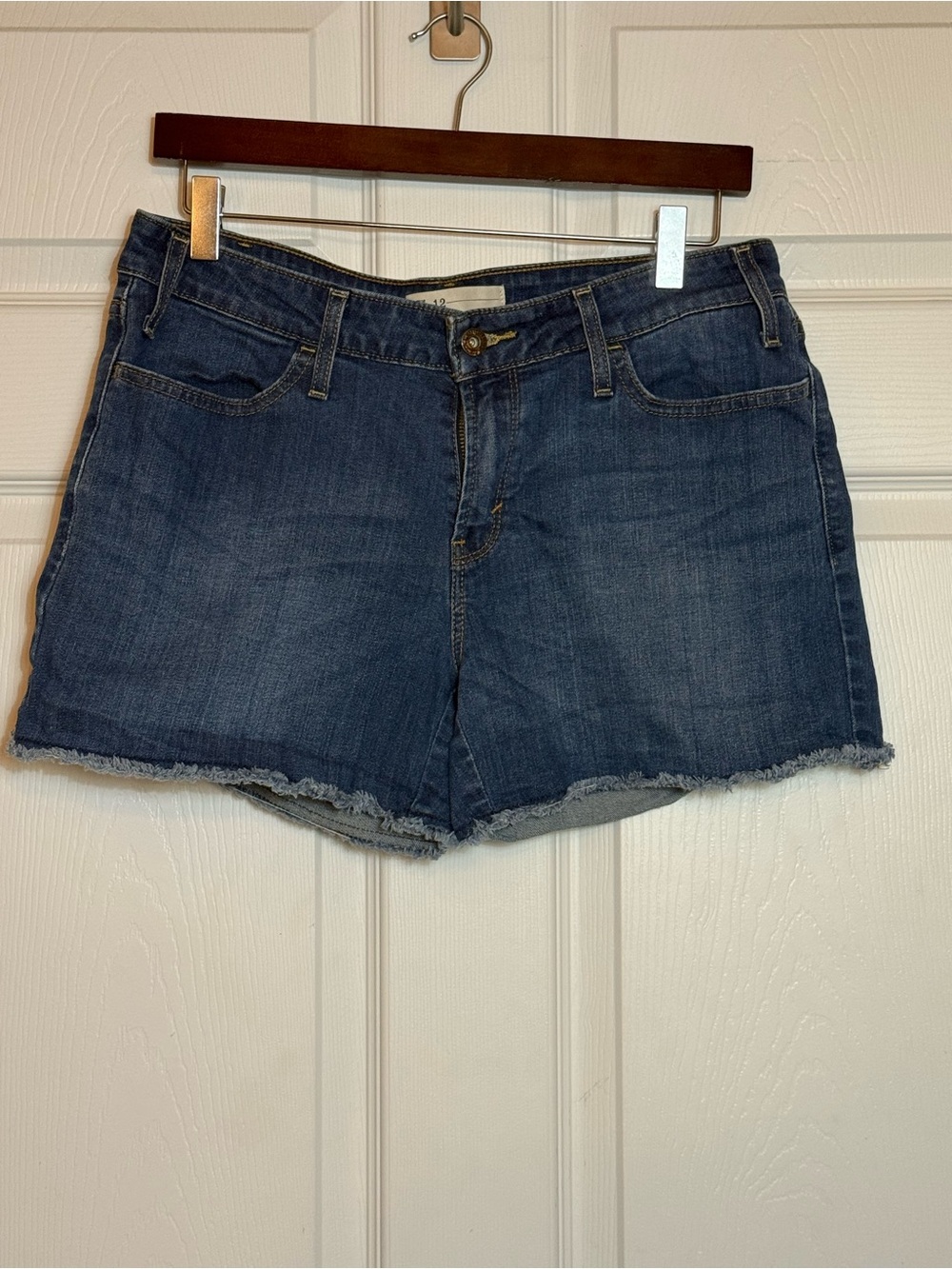 Levi’s Classic Dark Blue Jean Shorts Size 12 W31